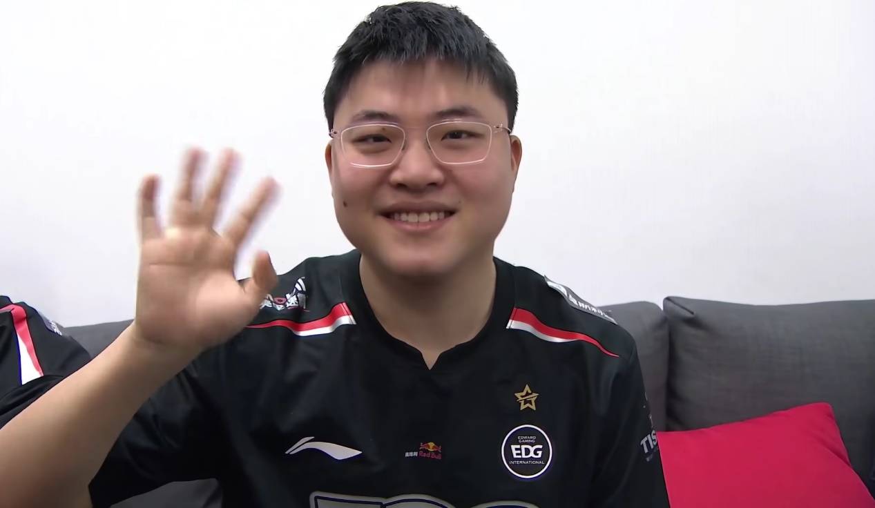 关于RNG前途光明！，Uzi新星表现优异表现突出热度持续攀升的信息