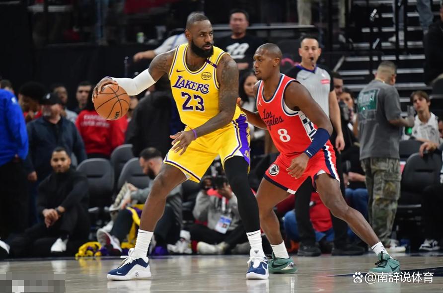 清晨尼斯备战NBA总决赛；手感冰凉细节曝光；悬念犹存；赛程密集仍需轮换的简单介绍